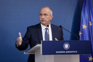 Οικονόμου για Τσίπρα: Ψεύδεται για Power Pass-Το έβαλε στα πόδια