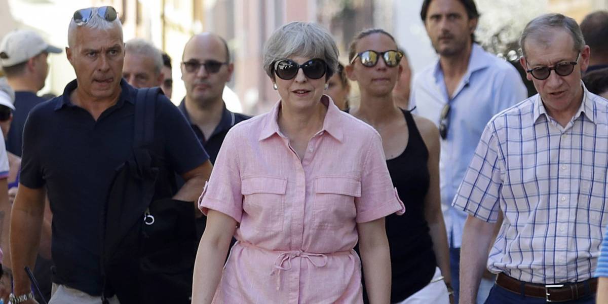 Έτοιμη για «διακοπές» η Μέι από τις συζητήσεις του Brexit