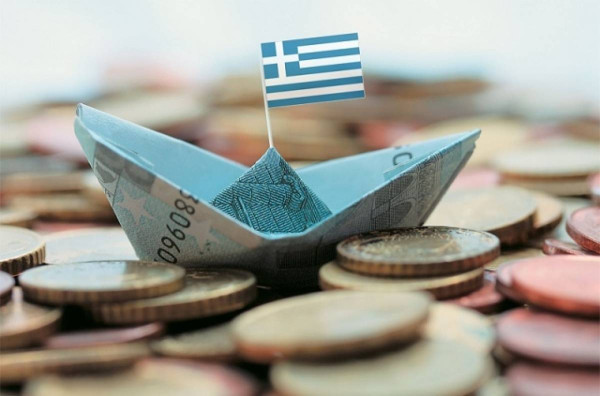 Bloomberg: Η Ελλάδα μειώνει «μαξιλάρι» και χρέος το 2024