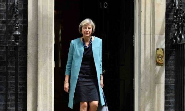 Brexit: Η Μέι παίζει με το «ρολόι»