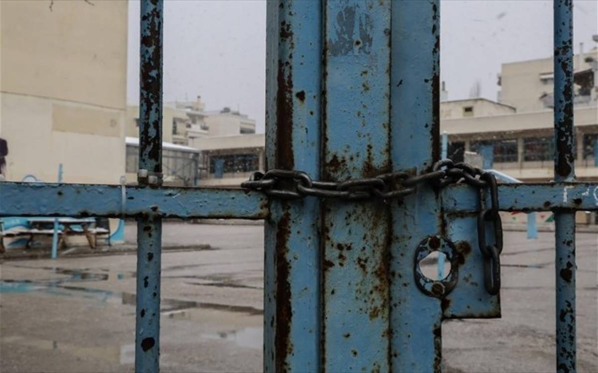 Οι άνεμοι κρατούν κλειστά τα σχολεία σε Άνδρο, Τήνο, Μύκονο