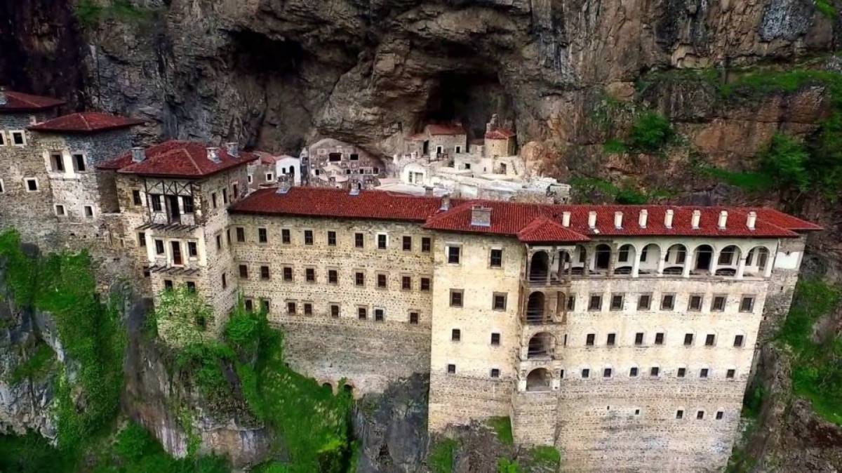Ανακοίνωση ΥΠΕΞ για βεβήλωση της ιστορικής Μονής της Παναγίας Σουμελά