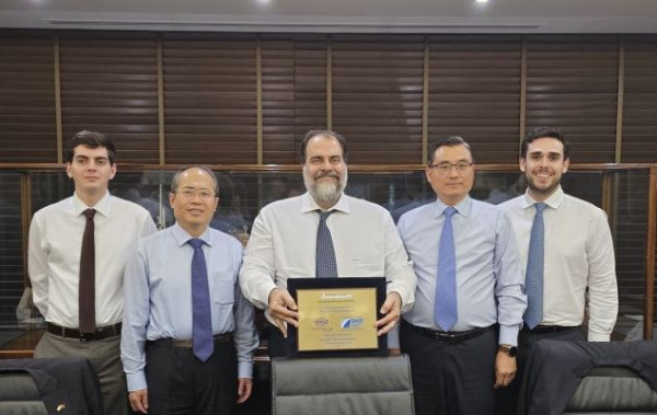 COSCO: Βραβεύει τον Ν.Πατέρα για τη στήριξη της Ναυπηγοεπισκευαστικής ζώνης