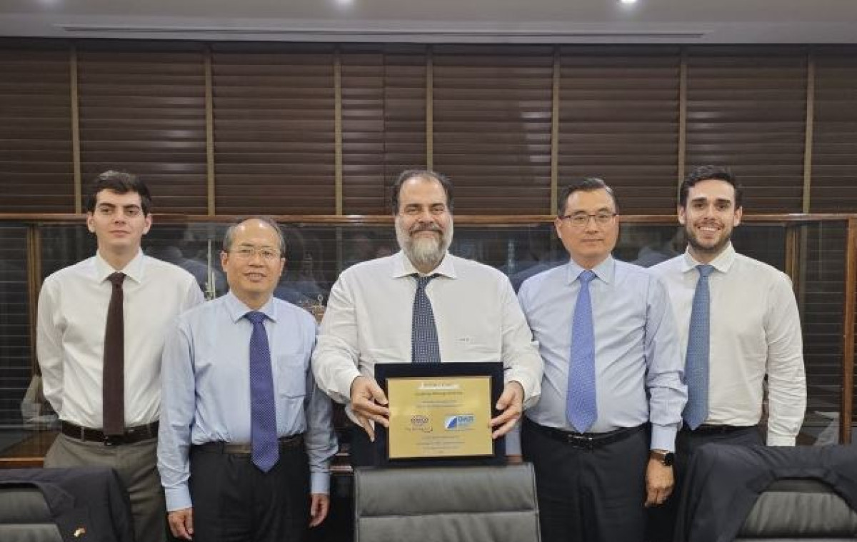 COSCO: Βραβεύει τον Ν.Πατέρα για τη στήριξη της Ναυπηγοεπισκευαστικής ζώνης