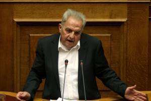 Το εννοεί ο κυρ Αλέκος ή του ξέφυγε; «Αυτοί που έκαψαν το σπίτι μου, έβαλαν βόμβα στον ΣΚΑΪ»
