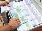 Ελληνες επιχειρηματίες αγοράζουν εταιρείες στο εξωτερικό για να σώσουν κεφάλαια
