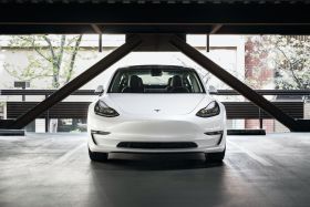 Anytime: Η INTERAMERICAN συνεχίζει «ηλεκτρικά» με ασφάλιση οχημάτων Tesla