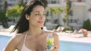 Βουτιά στην απόλαυση του καλοκαιριού με NESTEA FREE