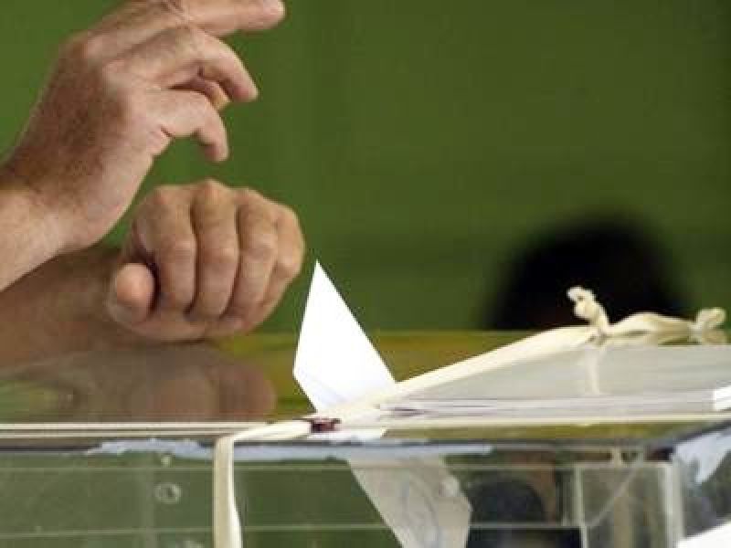 Στο δρόμο προς τις εκλογές: Διλήμματα και προγνωστικά