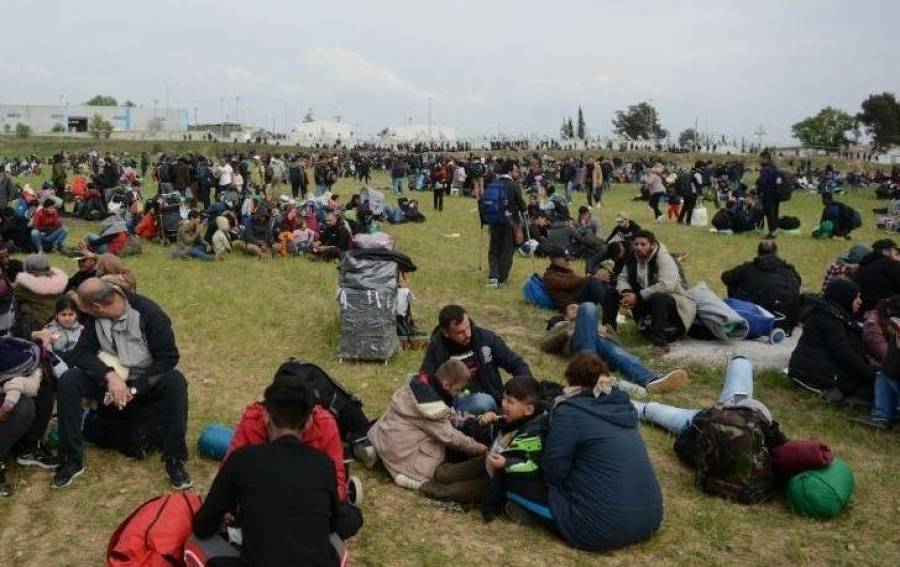 Οι πρόσφυγες παραμένουν στα Διαβατά - Σε επιφυλακή οι αρχές