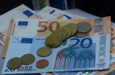 Επίδομα €250: Ποιοι το δικαιούνται- Η τροπολογία και τα κριτήρια