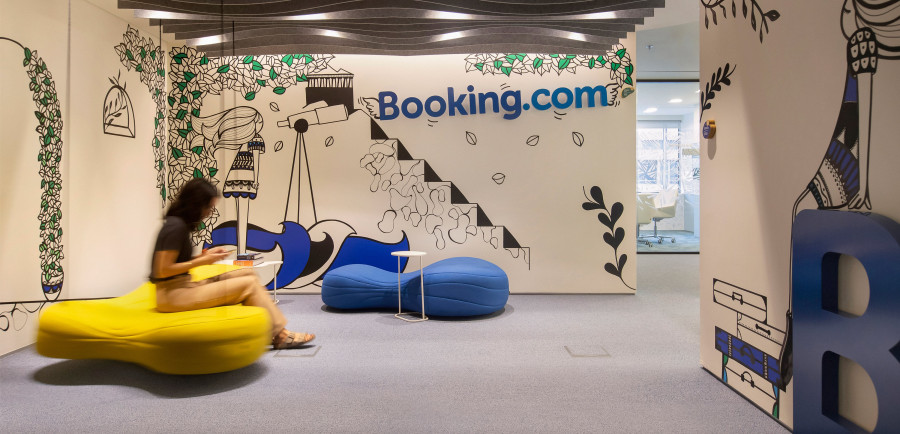 Booking.com: Νέα δεδομένα για τις τιμές των ξενοδοχείων και τη μάχη των direct bookings