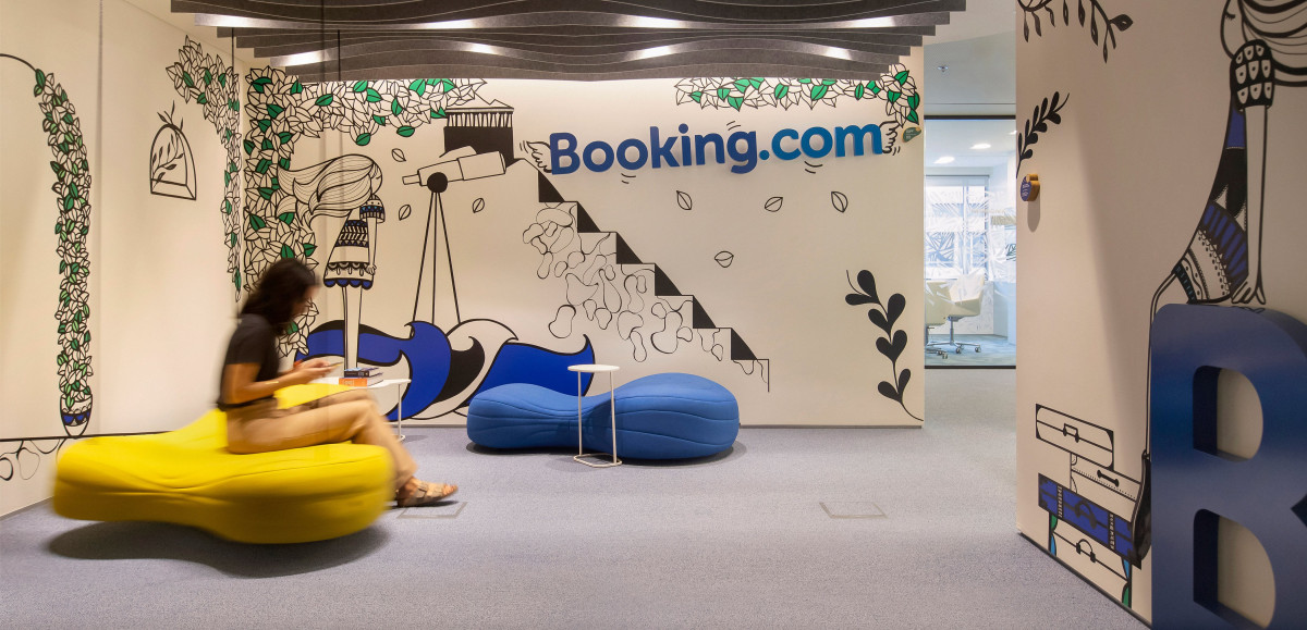 Booking.com: Νέα δεδομένα για τις τιμές των ξενοδοχείων και τη μάχη των direct bookings