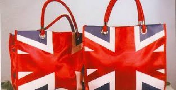 Βρετανία: Τη μεγαλύτερη άνοδο της δεκαετίας σημείωσαν οι πωλήσεις λιανικής