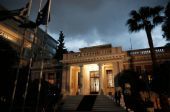 Μαξίμου: Εκβιασμοί σε ΠΑΣΟΚ-Ποτάμι να ψηφίσουν τον εκλογικό νόμο