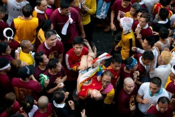 Φιλιππίνες: Τουλάχιστον 2 νεκροί στην ετήσια λιτανεία του Μαύρου Ναζωραίου