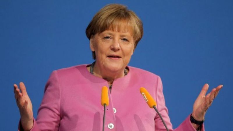 Η Μέρκελ προτείνει σκληρότερους νόμους για τους πρόσφυγες