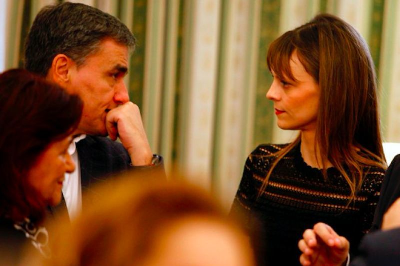 Πίεση για αποδοχή της ατζέντας θεσμών στην καραντίνα των Βρυξελλών