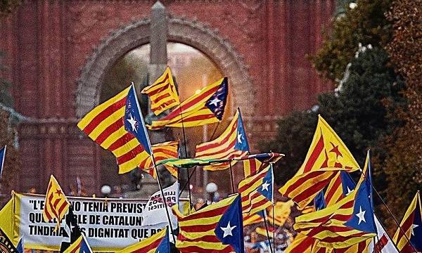 Ισπανία: Απαγορεύει μερίσματα και μπόνους στις εταιρείες που θα χρηματοδοτηθούν
