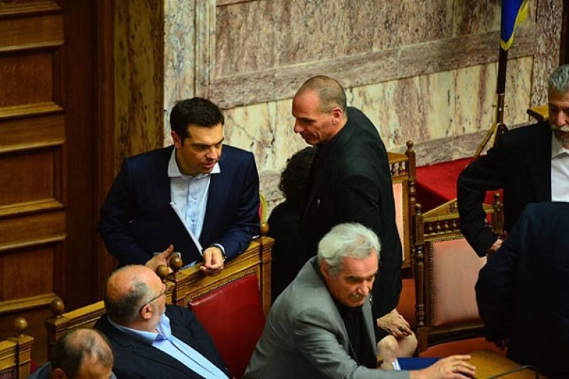 Βουλή: Εγκρίθηκε το δημοψήφισμα της Κυριακής- 178 υπέρ, 120 κατά