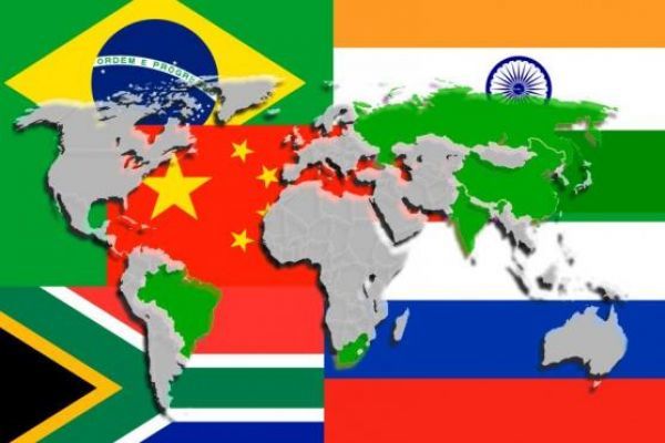 Bloomberg : Οι ηγέτες των BRICS ιδρύουν αποθεματικό ταμείο &amp; αναπτυξιακή τράπεζα