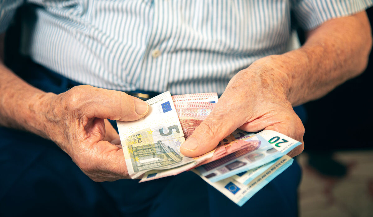 e-ΕΦΚΑ: Πώς παίρνουν πίσω χρήματα οι εργαζόμενοι συνταξιούχοι για το 2025