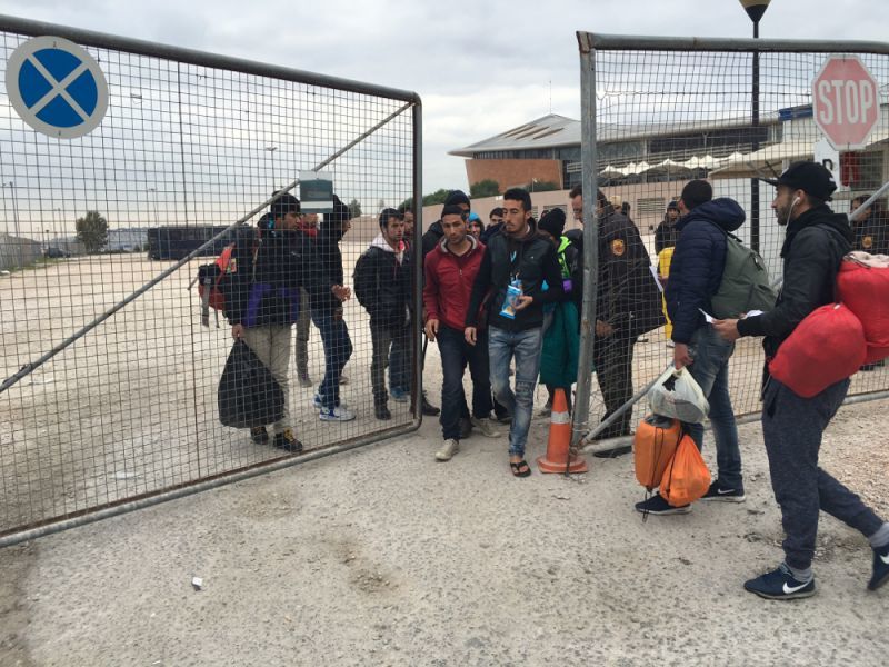 Άλλος για χόκεϊ, άλλος για στρατόπεδο και η κυβέρνηση… ψάχνεται