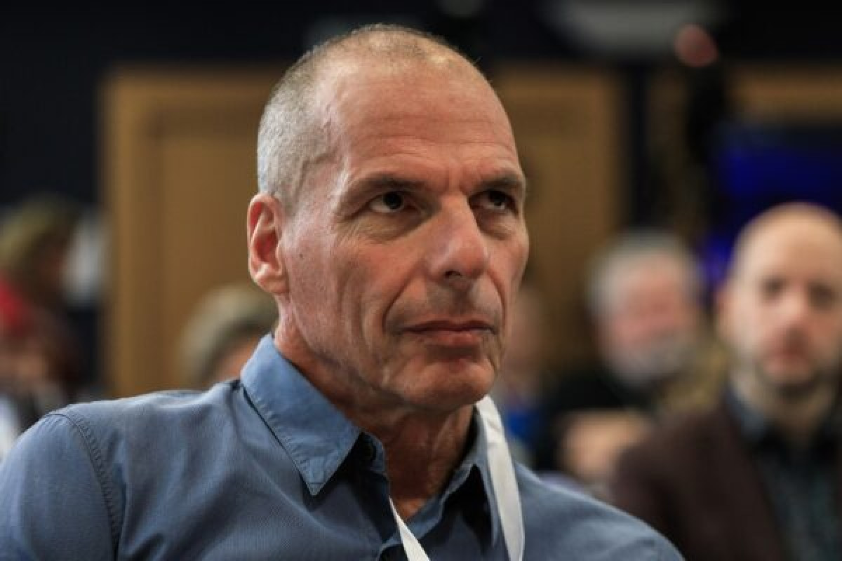 Θύμα ξυλοδαρμού έπεσε ο Γιάνης Βαρουφάκης