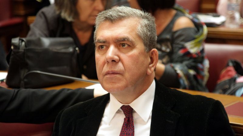 Μητρόπουλος σε Τσίπρα: Ο Ανδρέας δεν θα κατέβαζε τα παντελόνια στον Σόιμπλε