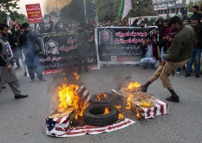 Χιλιάδες Ιρανοί διαμαρτύρονται για τα «αμερικανικά εγκλήματα»