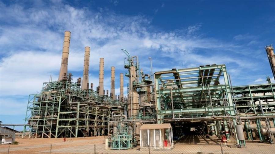 Λιβύη: Ο Χάφταρ ανέστειλε το 50% των εξαγωγών πετρελαίου
