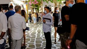 «Κανονικότητα» για εμβολιασμένους σε εστίαση, ψυχαγωγία- Τι ισχύει για ανεμβολίαστους