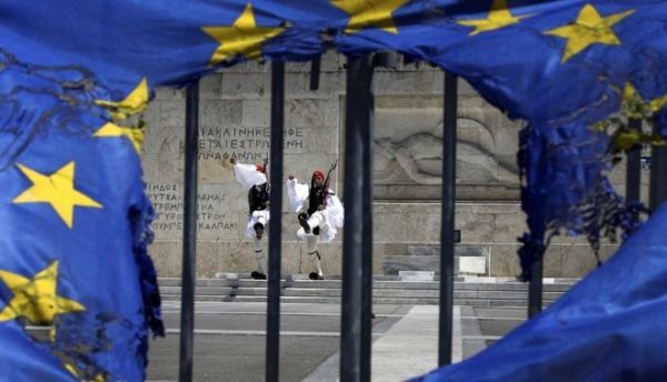 Handelsblatt: Η Αθήνα εκβιάζει για το τέλος του ευρώ