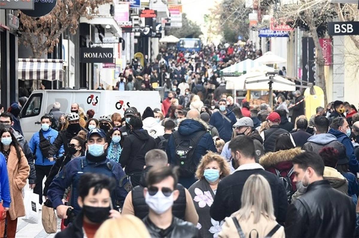 Κοσμοσυρροή ξανά σε Αθήνα και Θεσσαλονίκη-Ουρές έξω από τα μαγαζιά