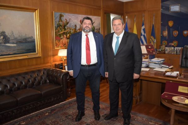 Ο Καμμένος βλέπει στελέχη που διέγραψε ο Μητσοτάκης