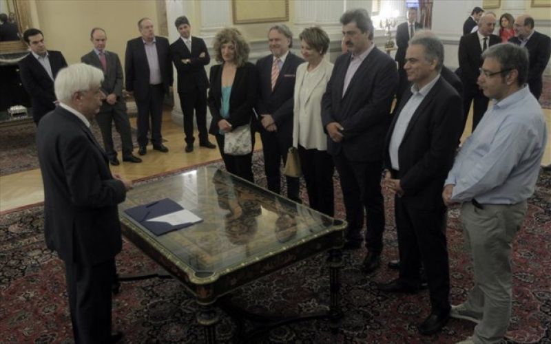 Ο ανασχηματισμός φέρνει "παγωνιά" στην αγορά