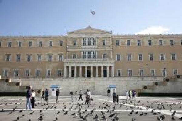 Πολεμικό κλίμα στη Βουλή