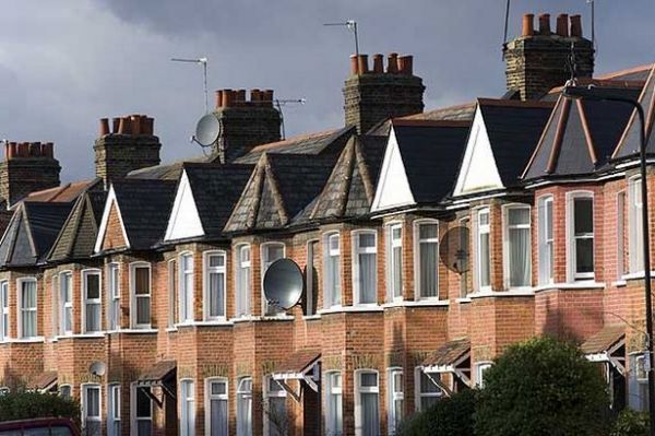 Βρετανία: Σε χαμηλό τετραετίας το ποσοστό αύξησης των τιμών κατοικιών