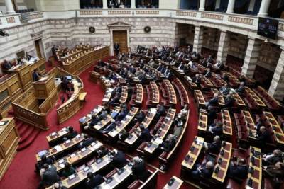 Κόντρα στη Βουλή για την ΠΝΠ αναστολής των αιτήσεων ασύλου