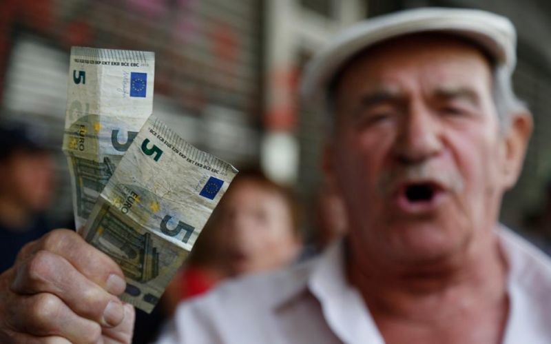 Μειώνονται οι αποδοχές για 2,6 εκατ. συνταξιούχους