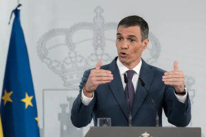 Σάντσεθ: Ασύμβατη με το κράτος πρόνοιας η δέσμευση για αμυντικές δαπάνες στο 5% του ΑΕΠ