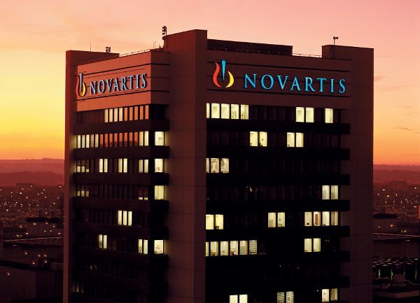 Η κυβέρνηση βγάζει μπροστά το σκάνδαλο Novartis
