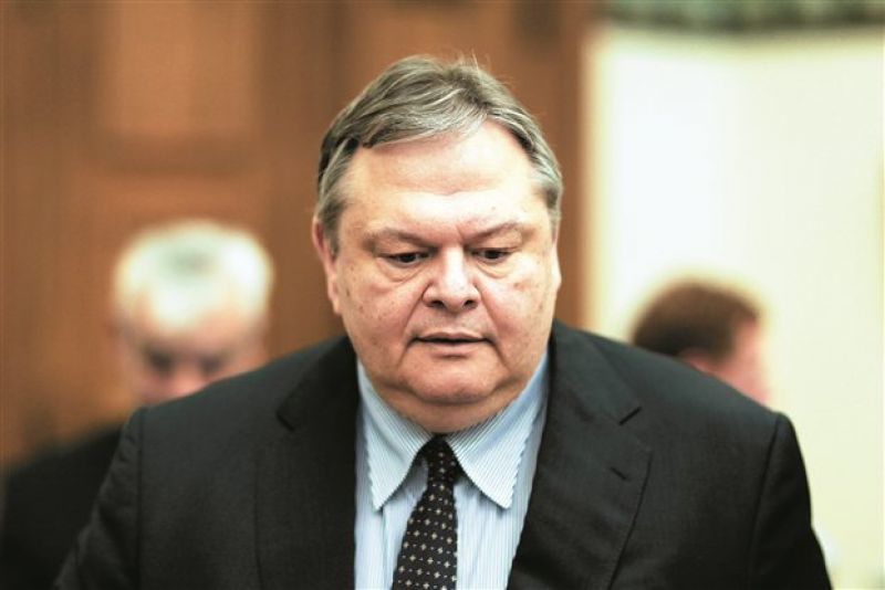 Σφοδρή επίθεση Μαξίμου σε Βενιζέλο και Παναγόπουλο