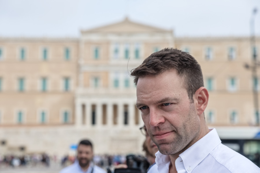 Κασσελάκης- Βομβαρδισμός Αγ. Πορφυρίου: Ζητά εξηγήσεις για τη στάση Μητσοτάκη