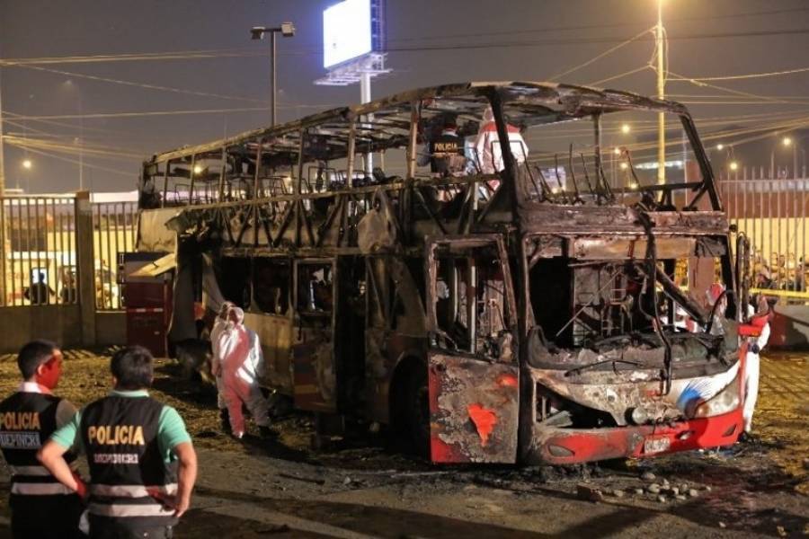 Περού: Τουλάχιστον 20 νεκροί λόγω πυρκαγιάς σε λεωφορείο