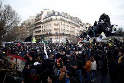 Κλιμάκωση των απεργιακών κινητοποιήσεων στη Γαλλία τον Ιανουάριο