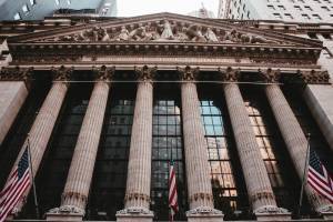 Κέρδη «στο νήμα» για τη Wall Street