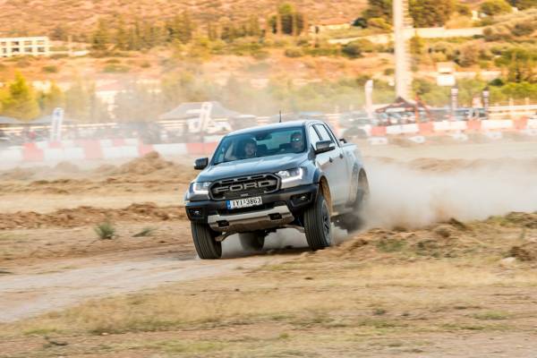 Στο δεξί μπάκετ του νέου Ford Ranger Raptor (video)