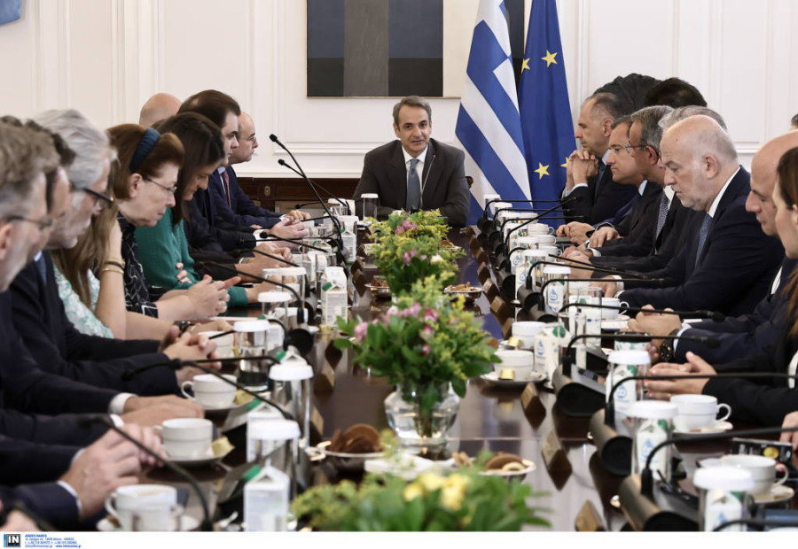 Το ξύπνημα της κυβέρνησης και οι υπουργοί που «επιστρατεύoνται» από το Μαξίμου