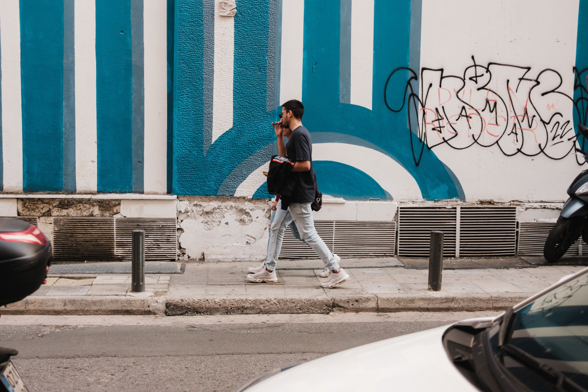 Σοβαρή υλική και κοινωνική στέρηση για τους νέους στην Ελλάδα: Δεύτερη χειρότερη επίδοση στην ΕΕ